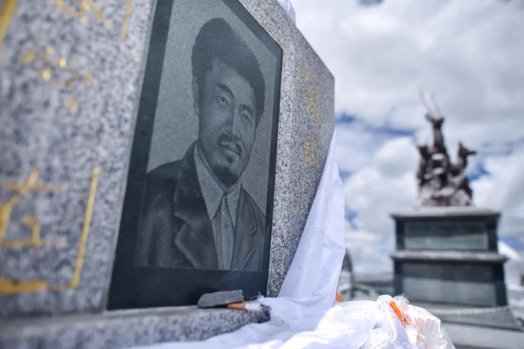 索南达杰烈士纪念碑（2018年8月10日摄）。新华社记者 吴刚 摄
